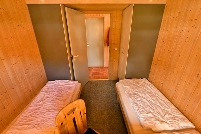 Ferienhaus in Pelzerhaken - Ferienhaus Typ C im Ferienpark AM WALDRAND - Schreibtisch und Kleiderschr&auml;nke